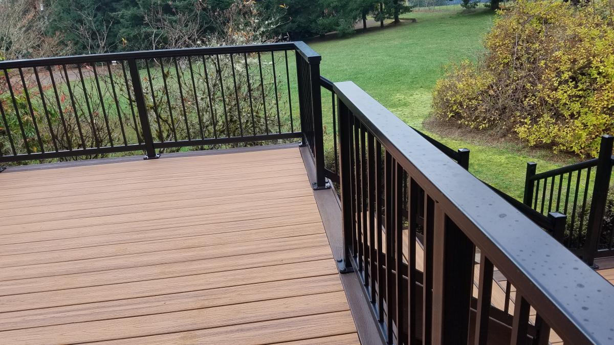 Picture Framed Trex Deck with Aluminum Picket Handrail