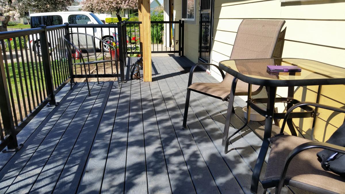 Trex Deck with Aluminum Picket Hand Rail