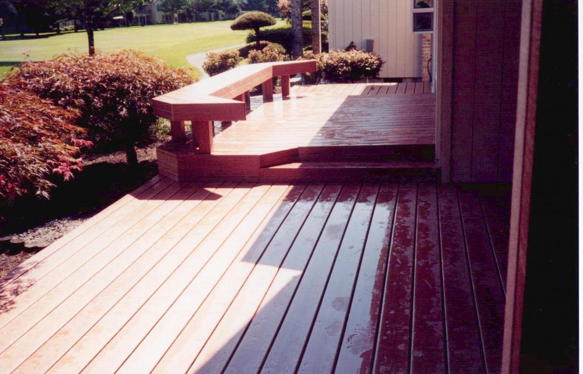 Deck w/Benches 